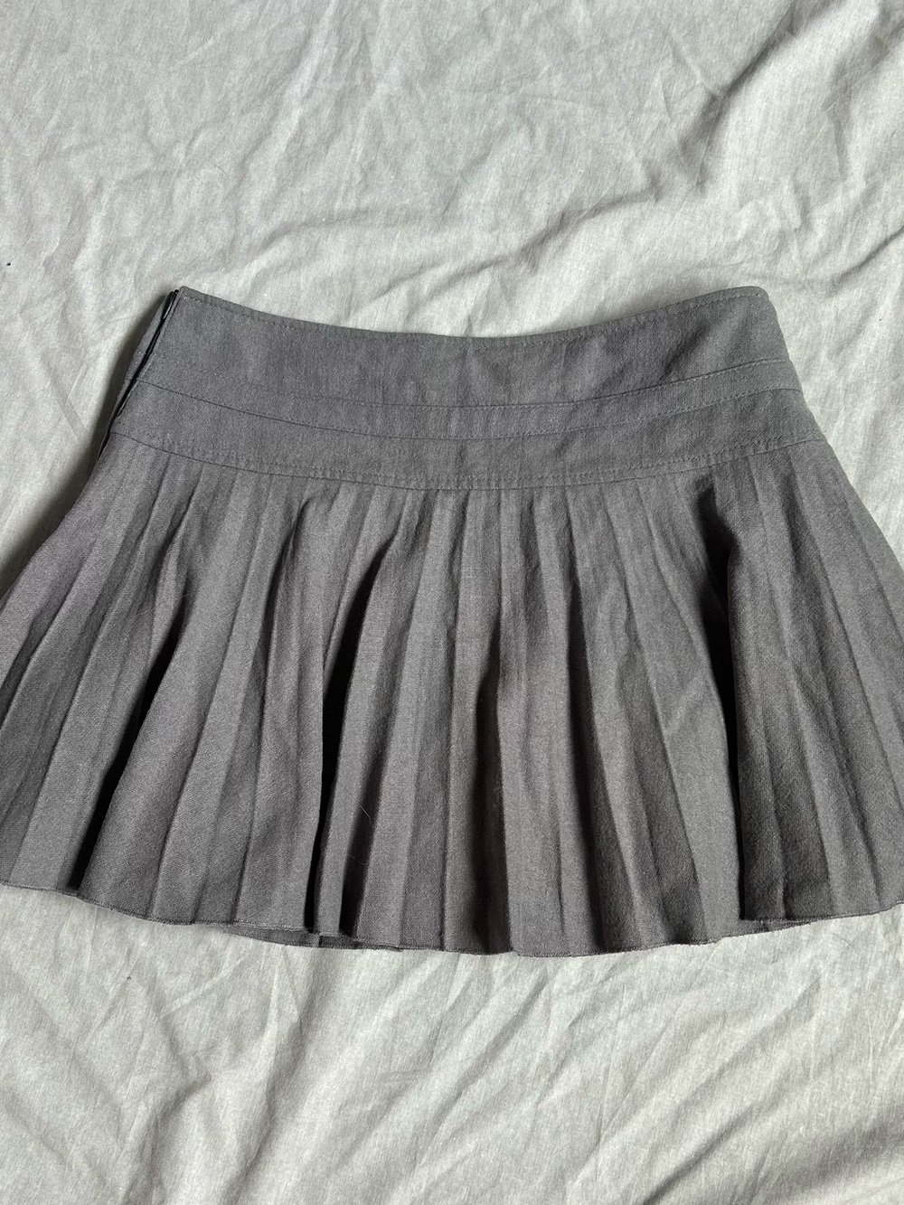 2000s H&M Grey Pleated Mini Skirt